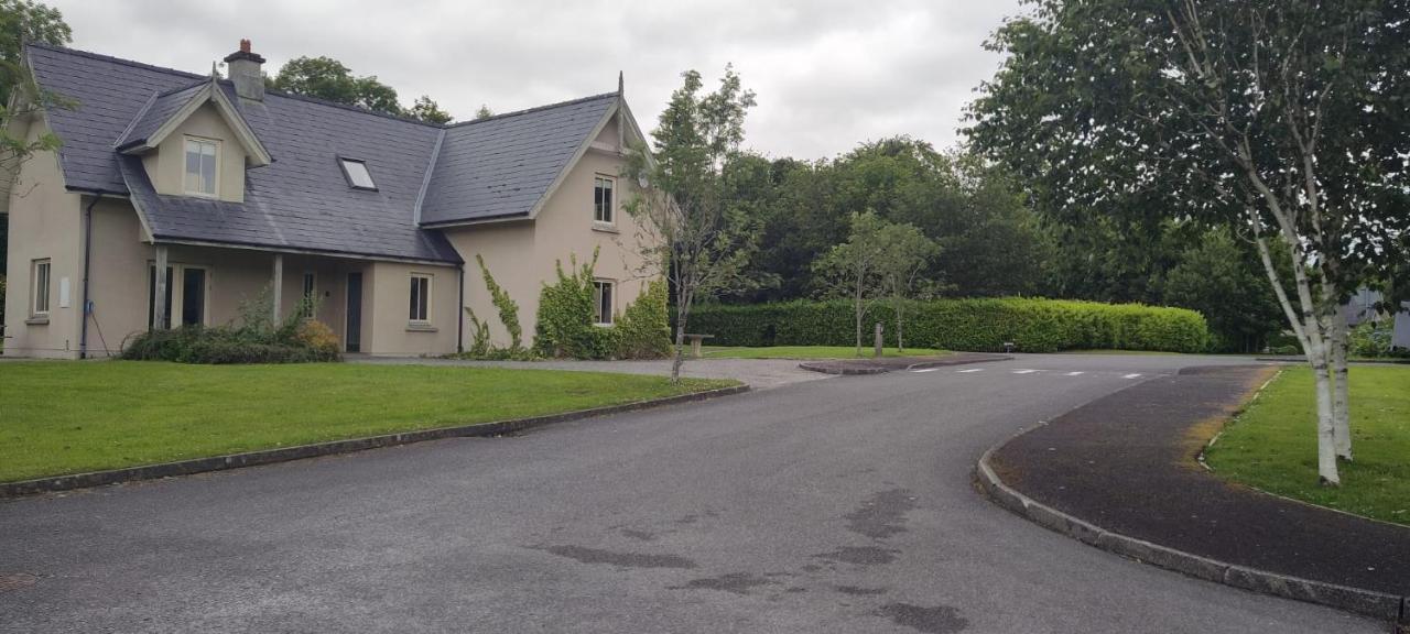 Dunkerron Woods Holiday Homes เคนแมร์ ภายนอก รูปภาพ