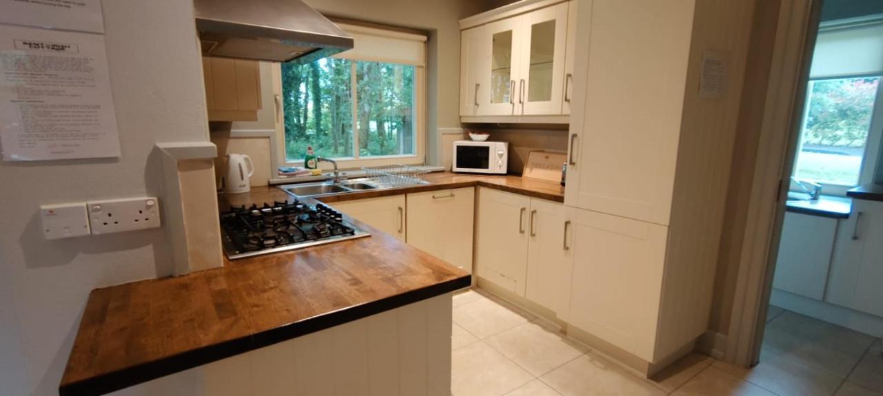 Dunkerron Woods Holiday Homes เคนแมร์ ภายนอก รูปภาพ