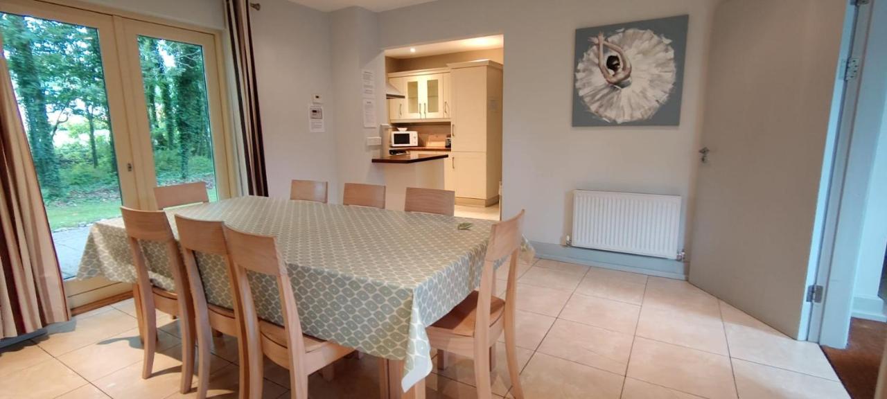 Dunkerron Woods Holiday Homes เคนแมร์ ภายนอก รูปภาพ