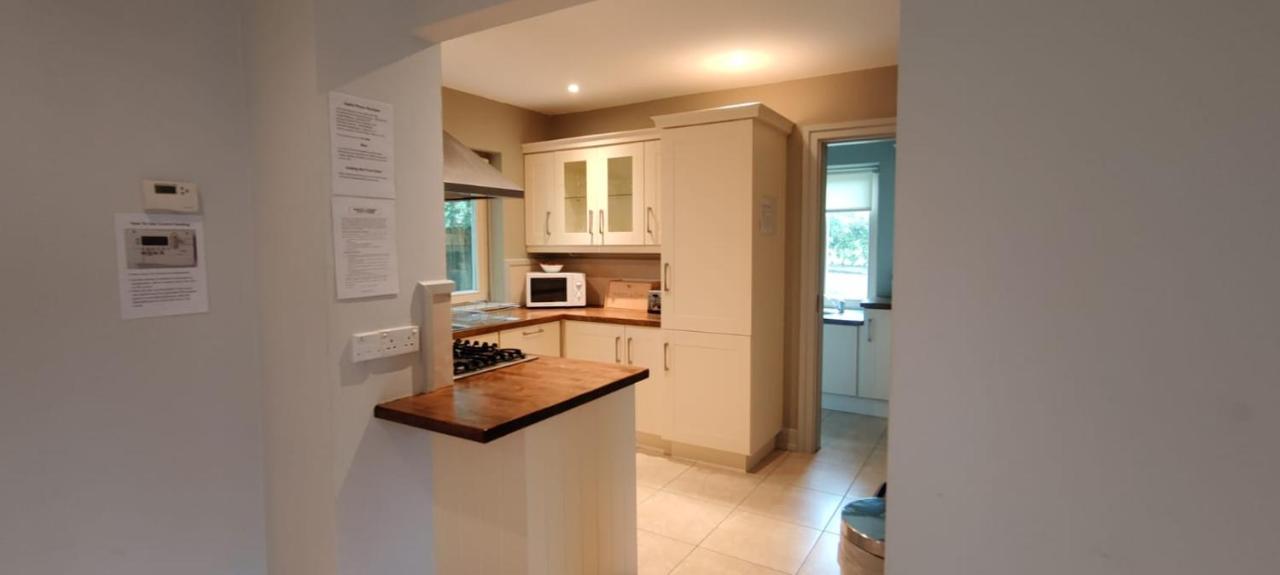 Dunkerron Woods Holiday Homes เคนแมร์ ภายนอก รูปภาพ